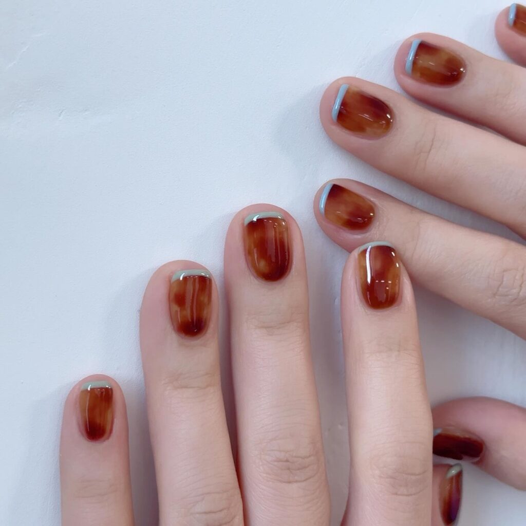Nail cute vân mây mocha mousse thời thượng