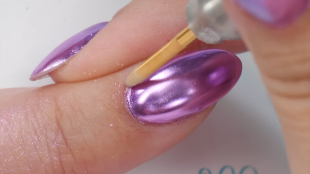 Xu hướng nailbox Chrome ánh kim sành điệu